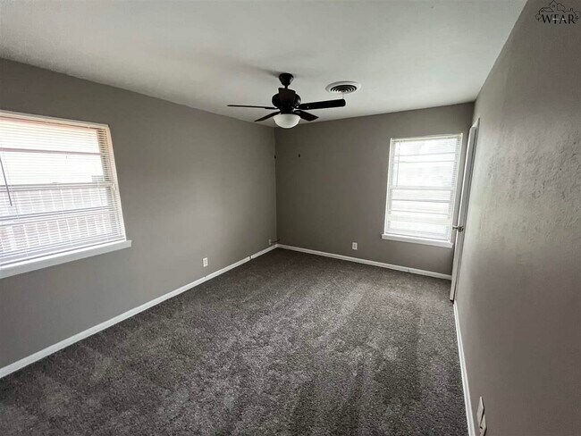 4704 N Shore Dr in Wichita Falls, TX - Building Photo - Building Photo