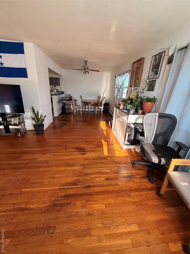 2243 2nd St in East Meadow, NY - Building Photo - Building Photo