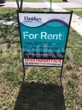 1211 N 74th Way in Hollywood, FL - Building Photo - Building Photo