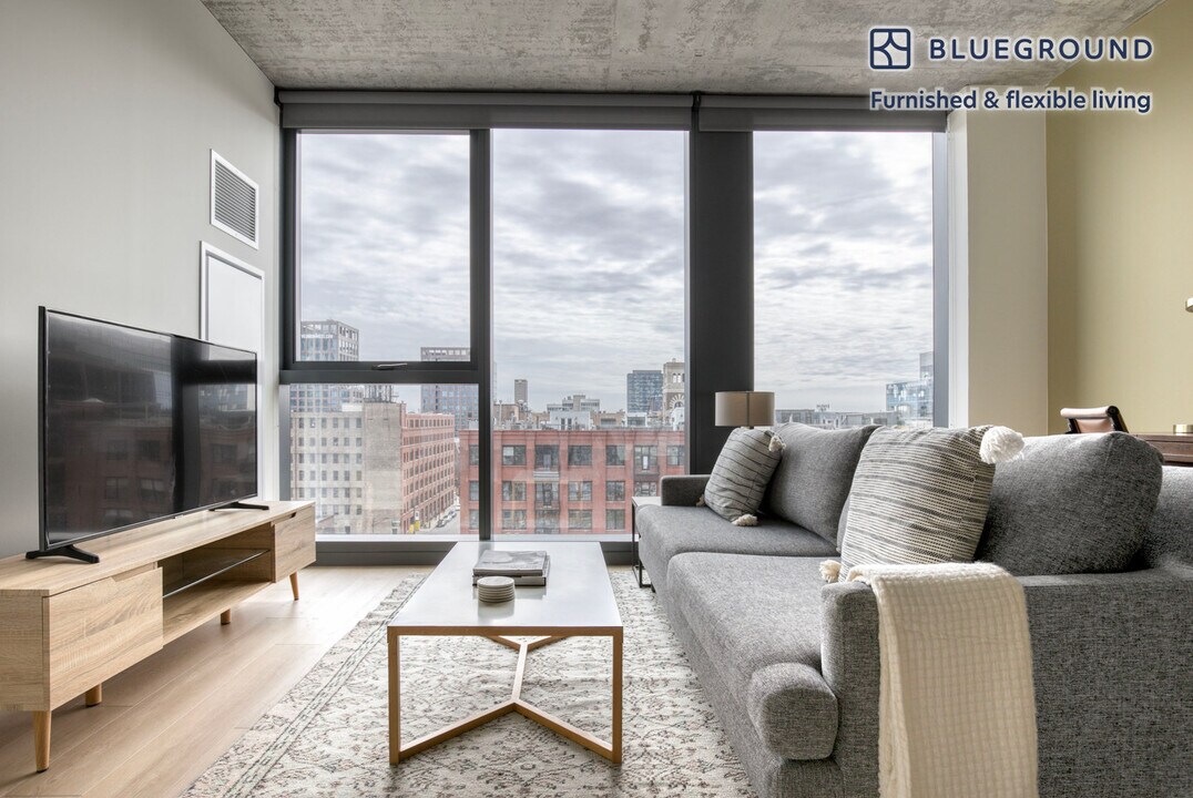 160 N Morgan St in Chicago, IL - Building Photo