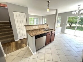 4624 Courtney Dr in Lake In The Hills, IL - Foto de edificio - Building Photo