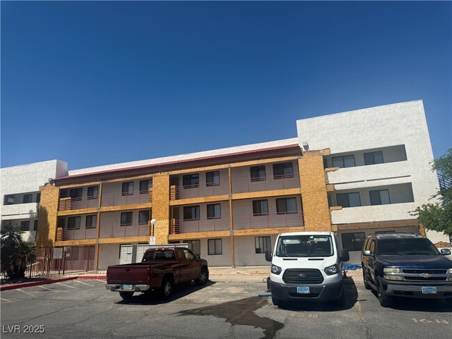 1381 E University Ave. in Las Vegas, NV - Building Photo - Building Photo
