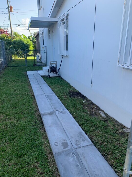 11960 SW 8th St in Miami, FL - Building Photo