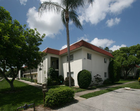 Villaga Plaza in Sarasota, FL - Building Photo - Building Photo