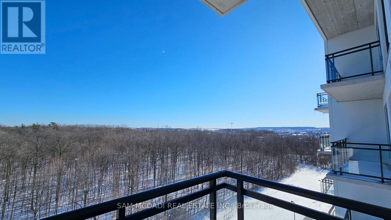 750 Whitlock Ave in Milton, ON - Building Photo