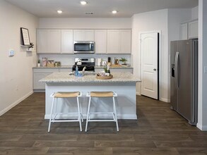 220 Brooklyn Dr in Georgetown, TX - Foto de edificio - Building Photo