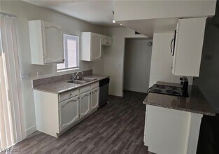 5235 Gray Ln in Las Vegas, NV - Building Photo - Building Photo