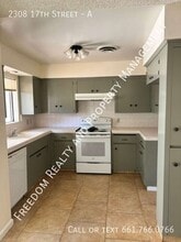 2308 17th St in Bakersfield, CA - Building Photo - Building Photo