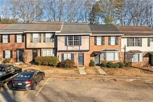 1096 Chinook St in Auburn, AL - Building Photo