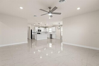 9256 Royal River Cir in Parrish, FL - Building Photo - Building Photo