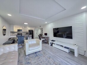 4121 NW 88th Ave in Coral Springs, FL - Building Photo - Building Photo