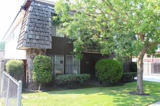 Porter Ave Apartments in Stockton, CA - Building Photo - Building Photo