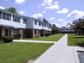 Autumn Gardens in Lockport, NY - Building Photo