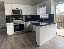 8050 SW 157th Pl in Miami, FL - Building Photo