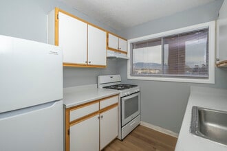 El Pueblo Apartments in Albuquerque, NM - Foto de edificio - Interior Photo