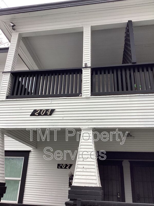 204 W Oak St in Stockton, CA - Building Photo - Building Photo