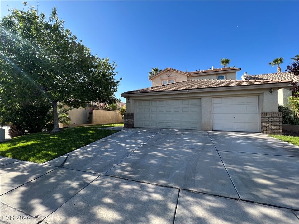 1885 Desert Forest Way in Henderson, NV - Building Photo