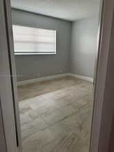 5000 NW 36th St, Unit 402 in Lauderdale Lakes, FL - Building Photo - Building Photo