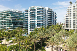 Azure in Surfside, FL - Foto de edificio - Building Photo