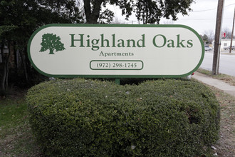 Highland Oaks in Duncanville, TX - Building Photo - Building Photo