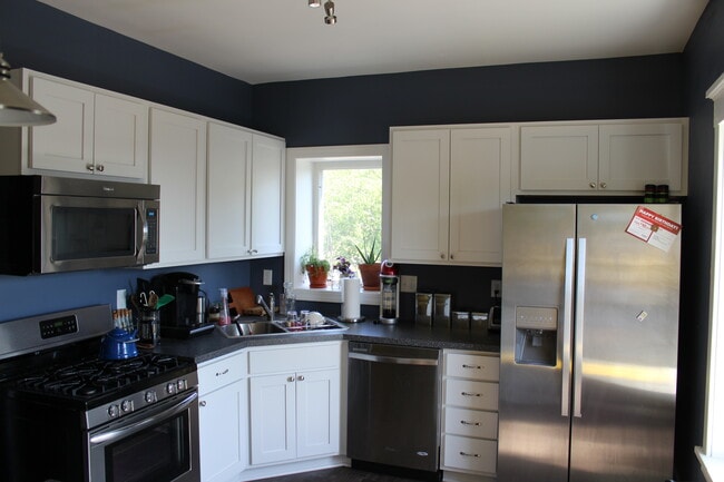 814 E 2nd St, Unit #2 in Duluth, MN - Building Photo - Building Photo