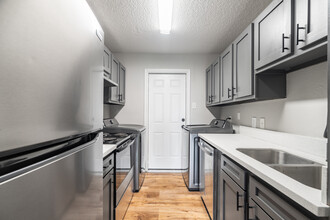 Prutzman Place Apartments in Beaumont, TX - Building Photo - Interior Photo