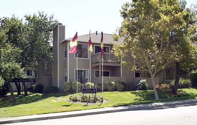 Sandpiper Village Apartment Homes in Vacaville, CA - Foto de edificio - Building Photo
