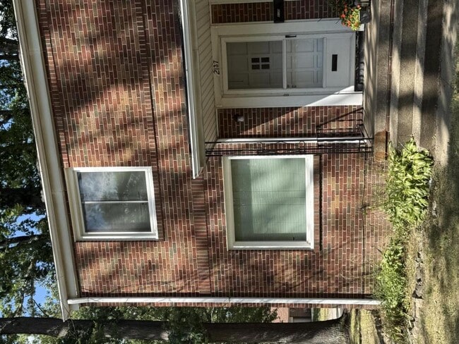 2137 Woodland St NE in Warren, OH - Building Photo - Building Photo