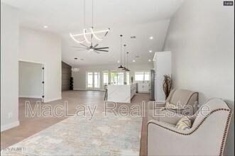 10934 E Becker Ln in Scottsdale, AZ - Building Photo - Building Photo