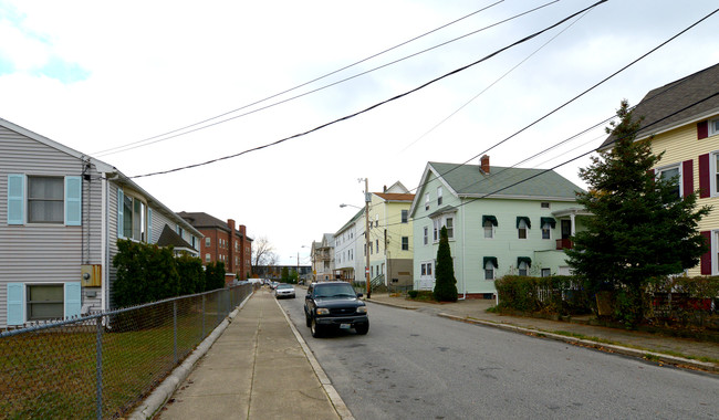 17 Charles St in Pawtucket, RI - Building Photo - Building Photo