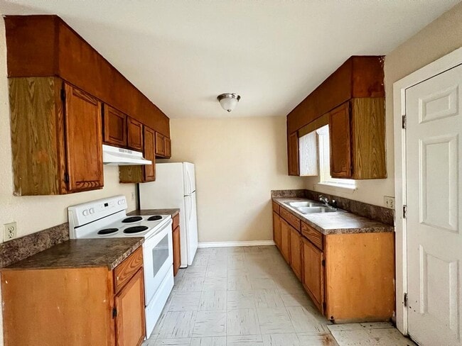 property at 712 E Sugarcane Dr