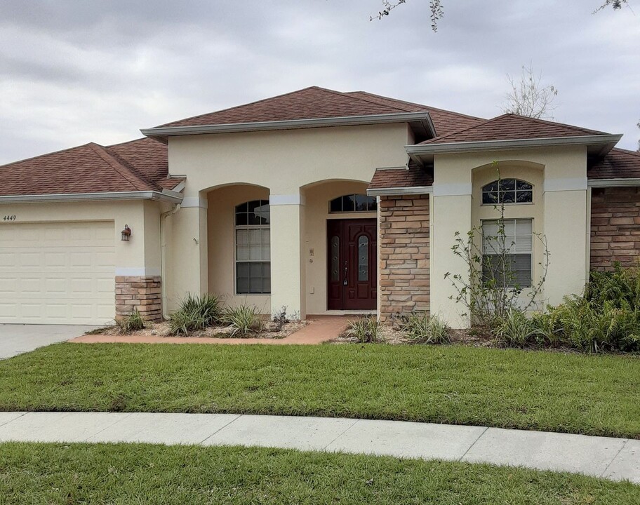 4449 Crosswhite Ct in Spring Hill, FL - Building Photo