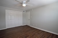 The Oaks at Nassau Bay in Houston, TX - Building Photo - Building Photo