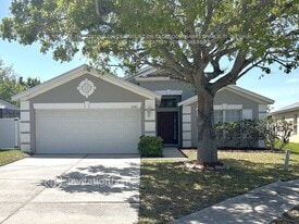 1045 Summer Breeze Dr in Brandon, FL - Building Photo