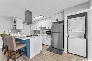 818 S King St in Honolulu, HI - Building Photo