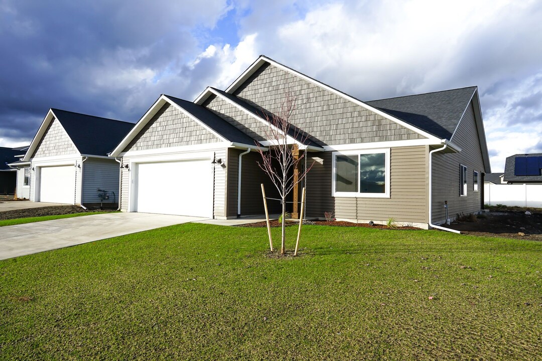 6207 Bowmore Ln in Rathdrum, ID - Foto de edificio