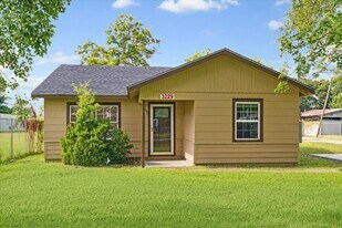 3229 Persimmon St in Houston, TX - Building Photo