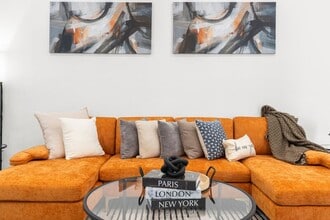 8126 Panay Dr in Houston, TX - Foto de edificio - Building Photo