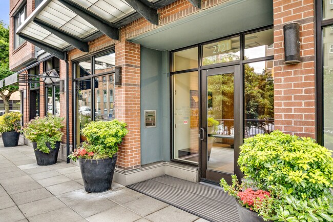 2721 1st Ave in Seattle, WA - Building Photo - Building Photo