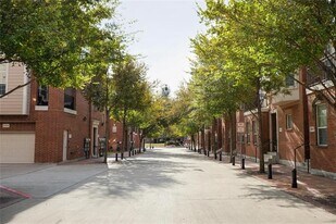 5014 Calloway Dr in Addison, TX - Building Photo