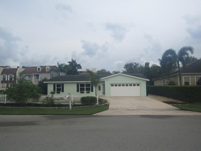 property at 736 Cadiz Rd