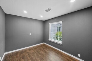 10519 Fawnview Dr in Houston, TX - Building Photo