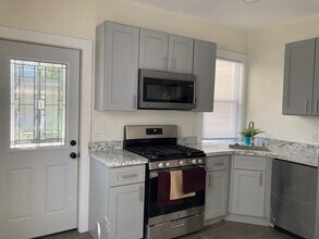 1332 W 93rd St in Cleveland, OH - Building Photo - Building Photo