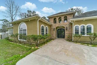 5210 Treaschwig Rd in Spring, TX - Building Photo - Building Photo