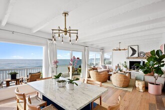 27208 Pacific Coast Hwy in Malibu, CA - Building Photo - Building Photo