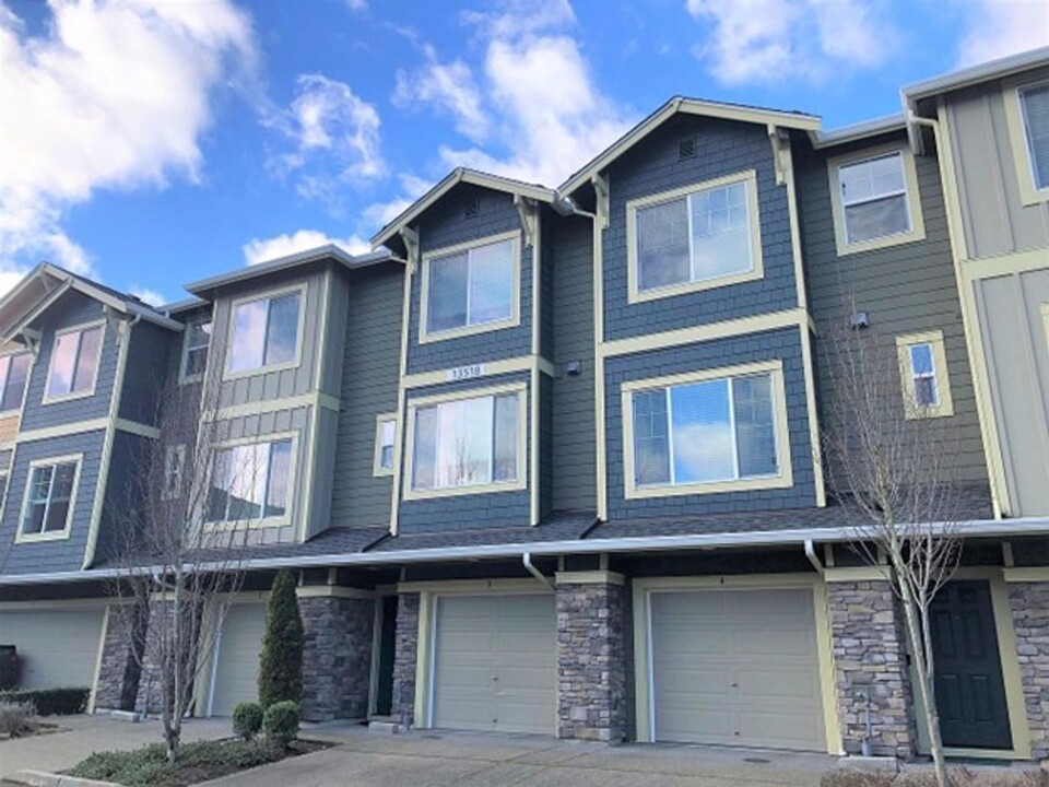 13518 44th Ave SE in Bothell, WA - Building Photo