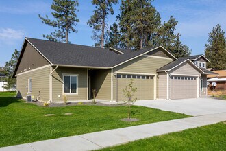 West Meadows Villas in Spokane, WA - Foto de edificio - Building Photo