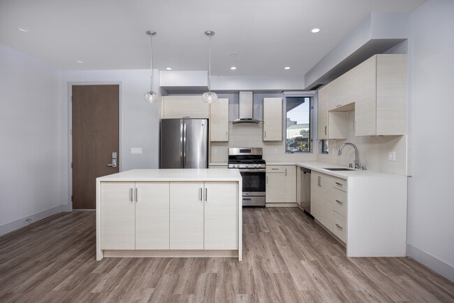 11048 W Olympic Blvd, Unit 201