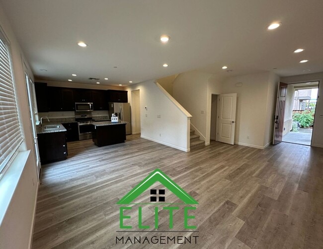 4060 Beechcraft Way in Sacramento, CA - Building Photo - Building Photo