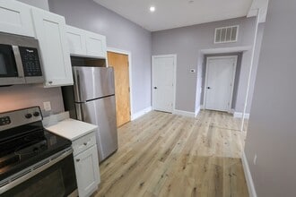 66 Main St, Unit 3A in Taunton, MA - Building Photo - Building Photo